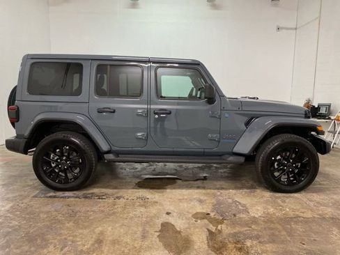 Used 2025 Jeep Wrangler Unlimited Sahara w/ Safety Group AWD/4WD image 6