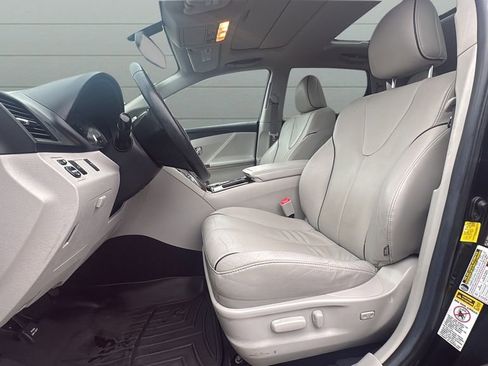 Used 2011 Toyota Venza AWD w/ Comfort Pkg image 11