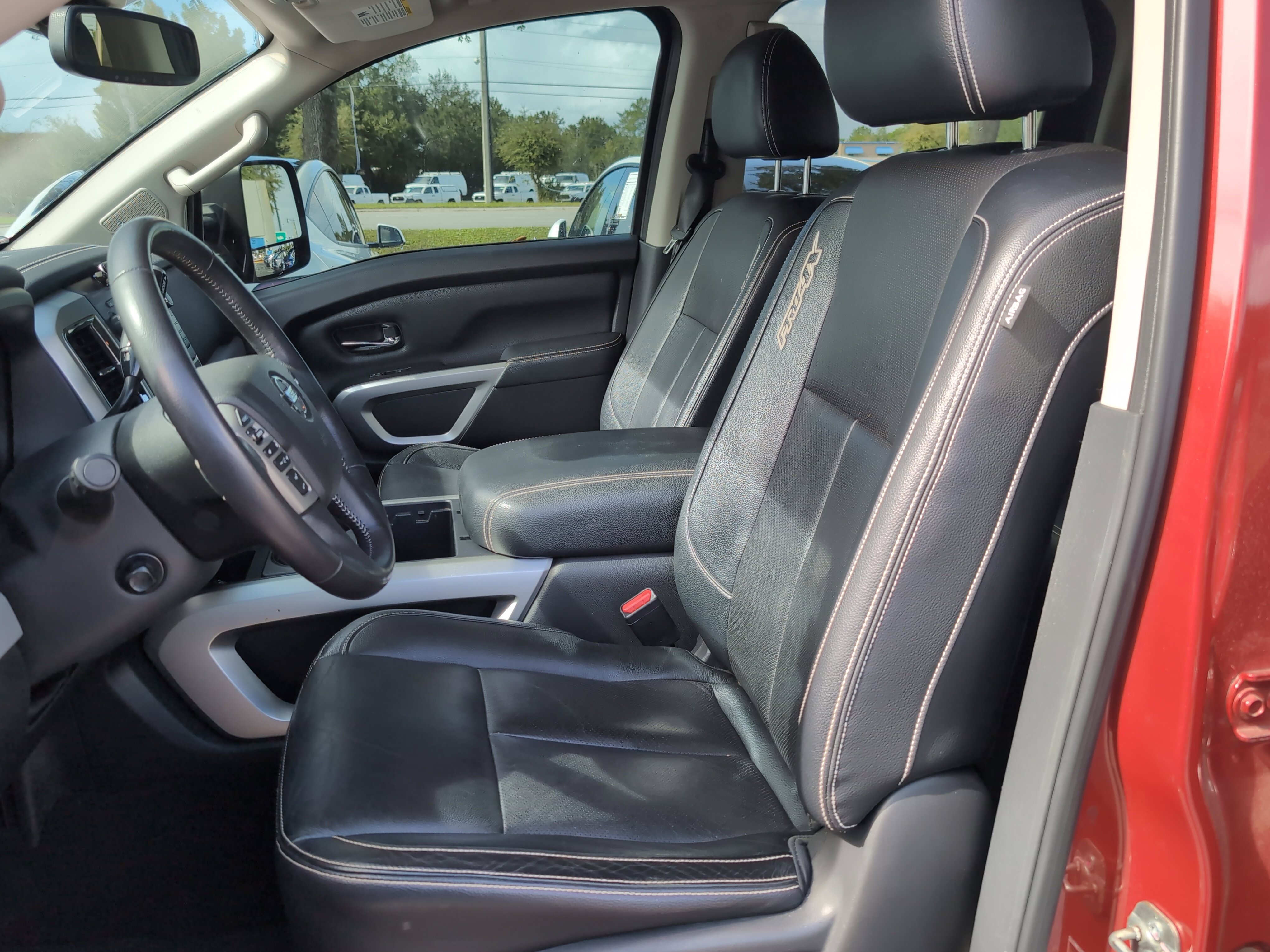 Used 2019 Nissan Titan PRO-4X w/ Pro-4x Convenience Package AWD/4WD image 9