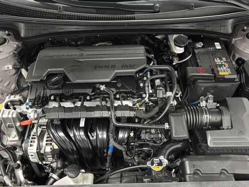 Used 2024 Hyundai Elantra SEL FWD image 27
