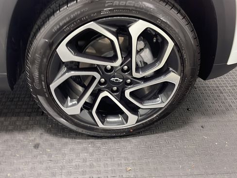 Used 2026 Chevrolet Trax RS FWD image 23