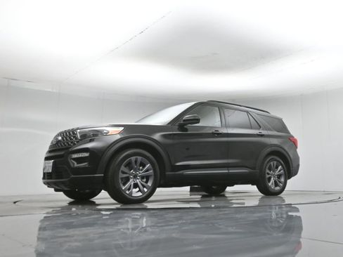 Used 2022 Ford Explorer XLT w/ Equipment Group 202A RWD image 49
