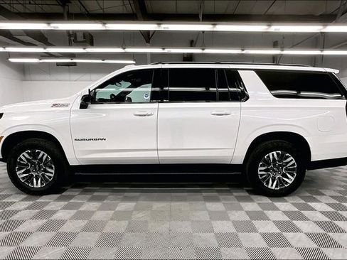 Used 2025 Chevrolet Suburban Z71 image 15