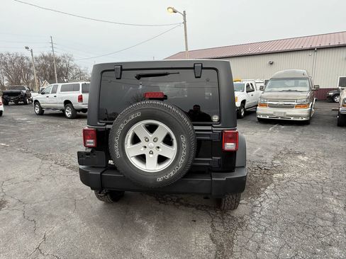 Used 2014 Jeep Wrangler Unlimited Sport w/ Quick Order Package 23S AWD/4WD image 4
