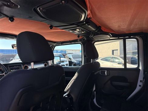 Used 2022 Jeep Gladiator Mojave image 12