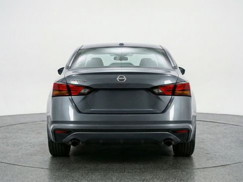 Used 2025 Nissan Altima 2.5 SV FWD image 7