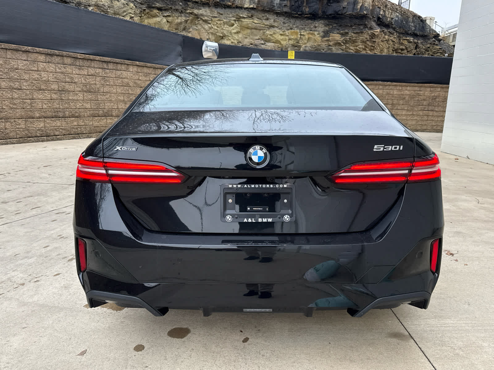 Used 2026 BMW 530i xDrive w/ M Sport Package AWD/4WD image 4