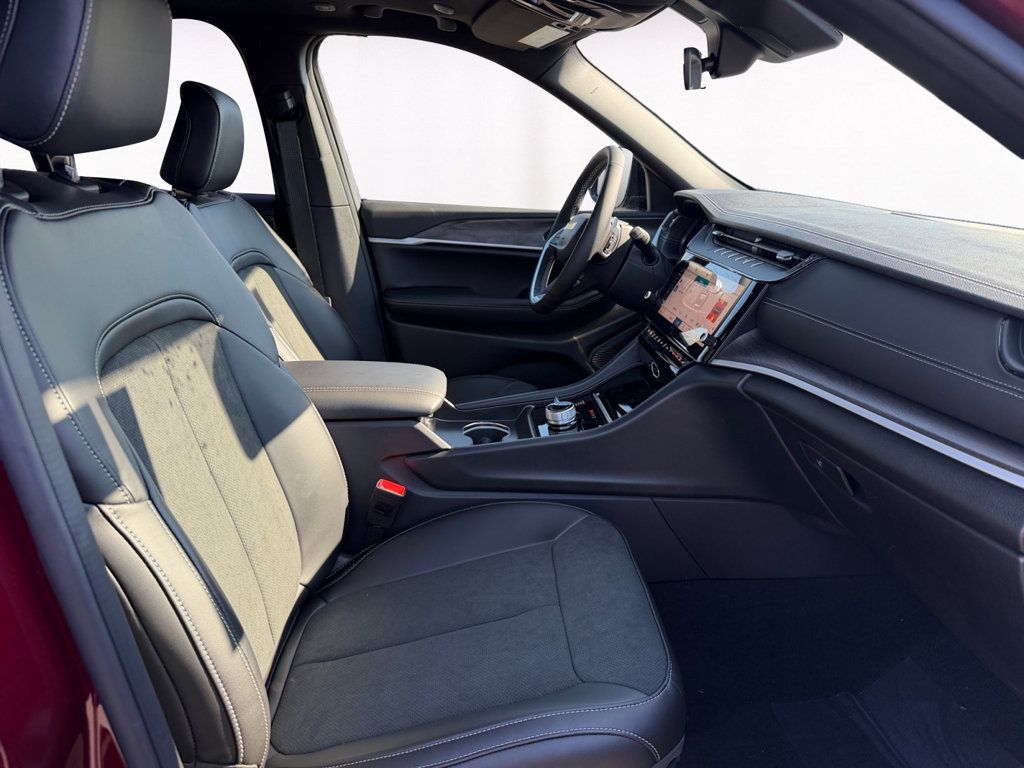 New 2026 Jeep Grand Cherokee Altitude AWD/4WD image 15