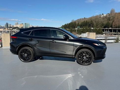 Certified 2023 Toyota Venza Nightshade image 3