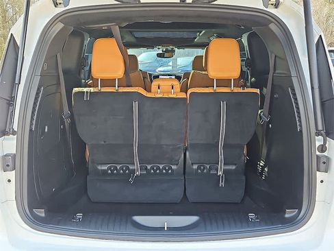 Used 2023 Chrysler Pacifica Pinnacle image 29
