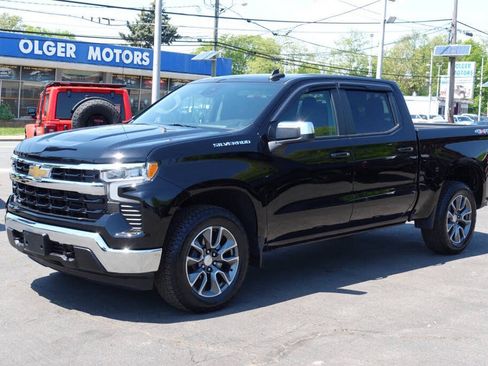 Used 2023 Chevrolet Silverado 1500 LT AWD/4WD image 2