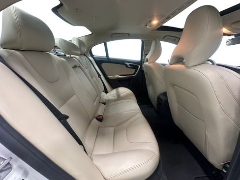 Used 2017 Volvo S60 T5 Dynamic image 16