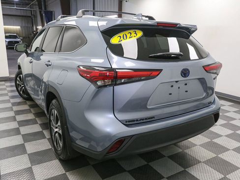 Used 2023 Toyota Highlander XLE AWD/4WD image 9