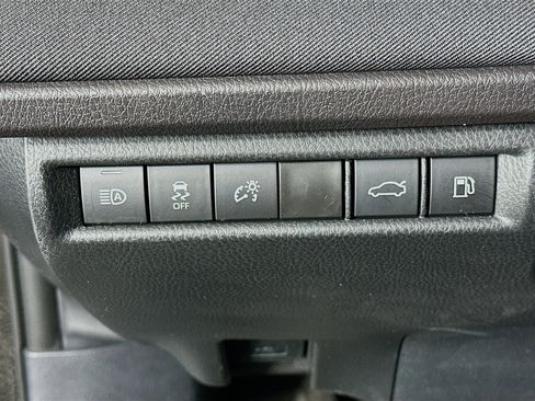 Used 2025 Toyota Camry LE image 16