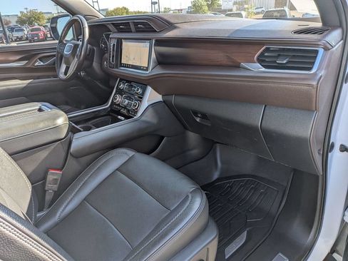 Used 2021 GMC Yukon Denali w/ Denali Premium Package AWD/4WD image 26
