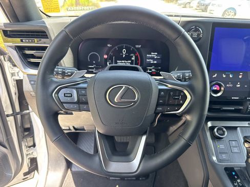 Used 2025 Lexus GX 550 w/ Accessory Package (2T) AWD/4WD image 29
