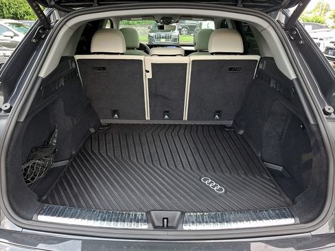 Used 2025 Audi Q5 Premium w/ Convenience Package AWD/4WD image 28