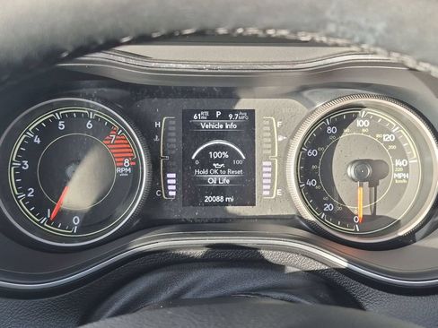 Used 2019 Jeep Cherokee Latitude Plus w/ Cold Weather Group AWD/4WD image 22
