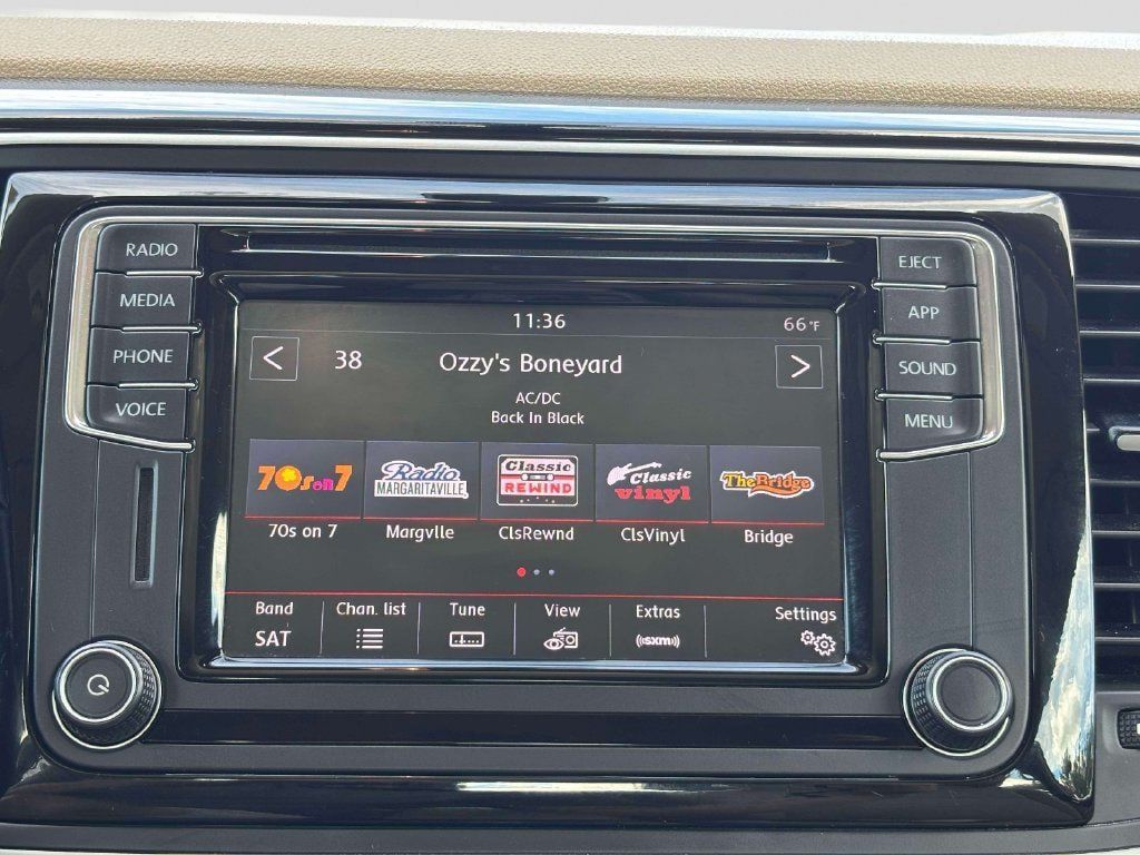 Used 2019 Volkswagen Beetle 2.0T SE FWD image 23