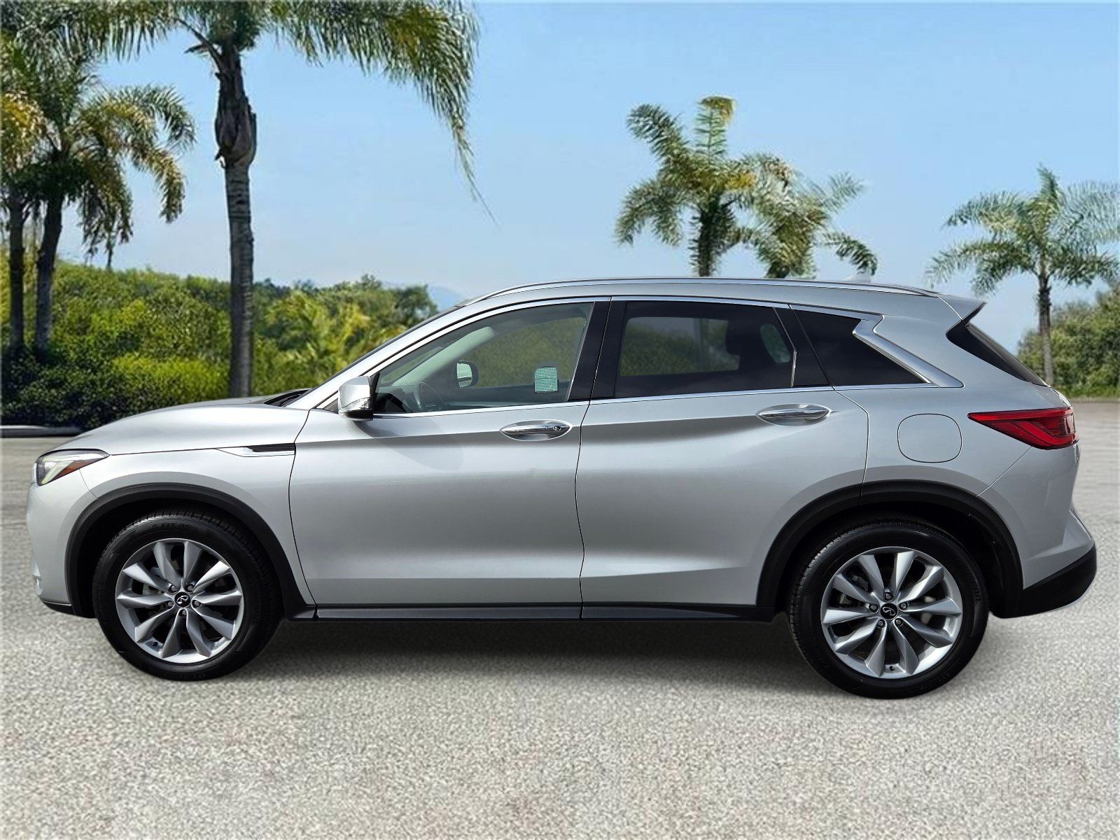 Used 2021 INFINITI QX50 Luxe FWD image 2