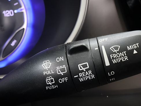 Used 2023 Chrysler Pacifica Touring-L FWD image 17