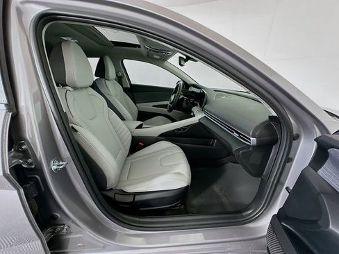 Certified 2025 Hyundai Elantra Limited w/ Cargo Package FWD image 29