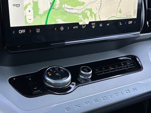 New 2025 Ford Expedition Active image 24