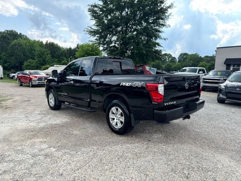 Used 2018 Nissan Titan SV w/ SV Convenience Package image 7