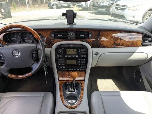 Used 2005 Jaguar XJ8 L image 13