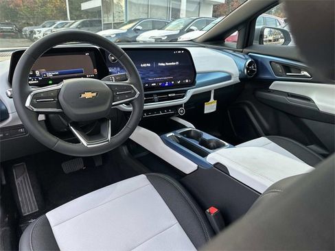New 2026 Chevrolet Equinox EV LT image 12