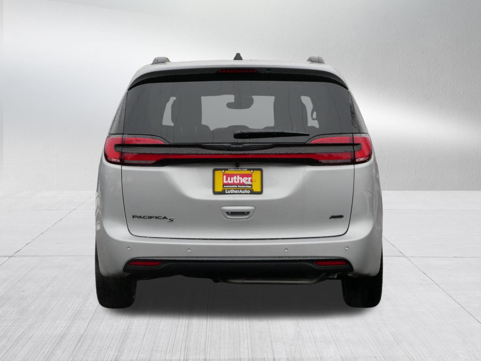 New 2026 Chrysler Pacifica Select w/ S Appearance Package AWD/4WD image 6
