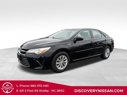 Used 2017 Toyota Camry LE FWD image 2