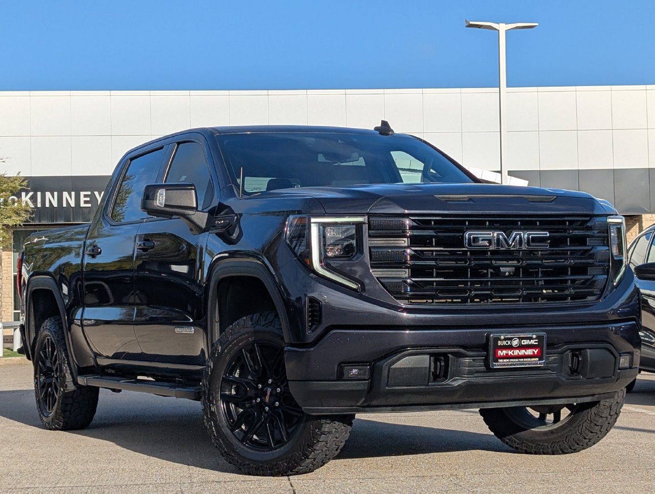 Used 2022 GMC Sierra 1500 Elevation w/ Elevation Premium Package AWD/4WD image 2