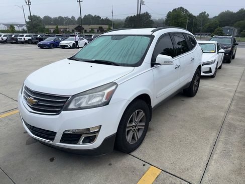 Used 2016 Chevrolet Traverse LT FWD image 1