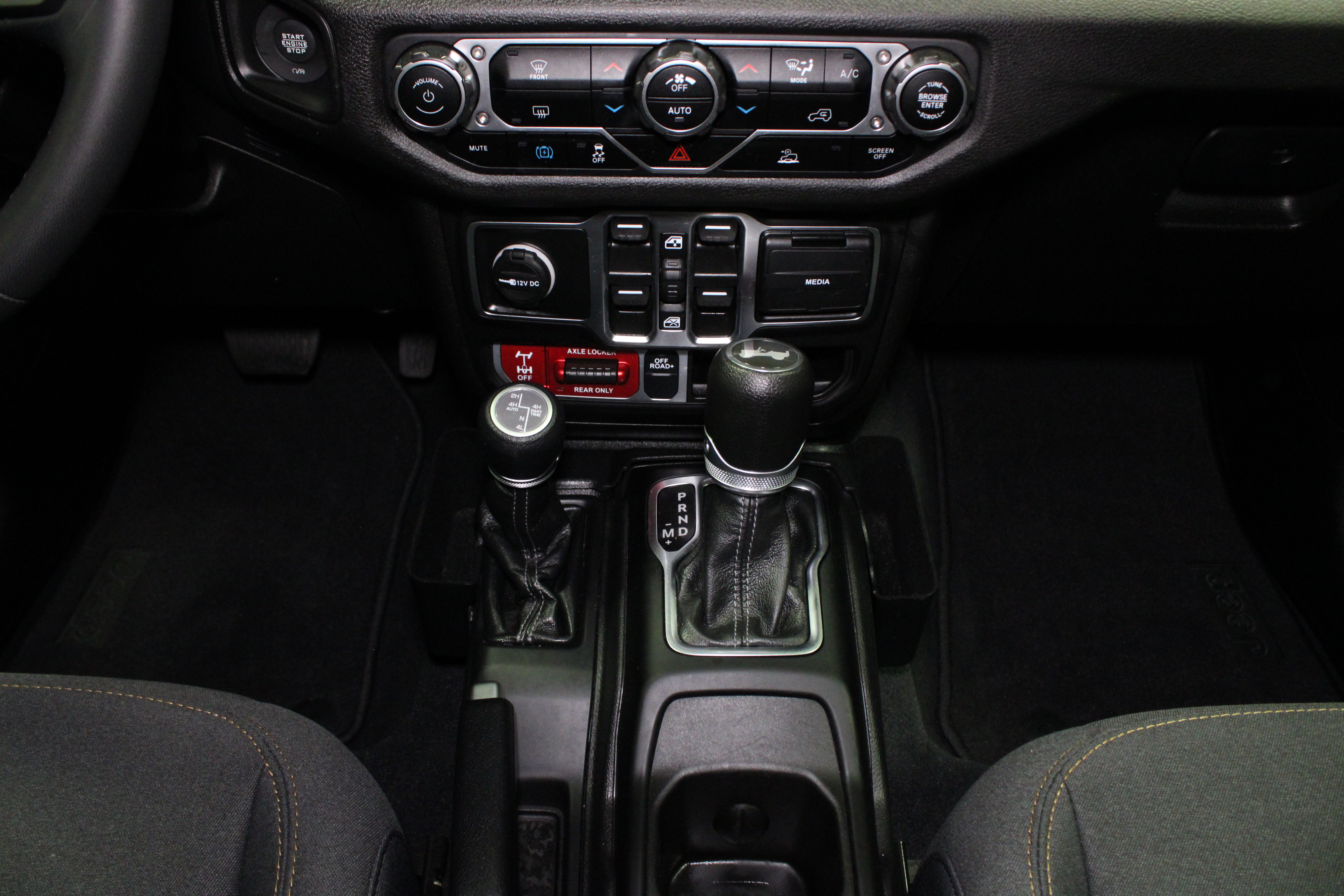 Used 2025 Jeep Grand Cherokee Limited AWD/4WD image 20