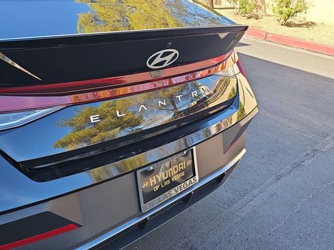 Used 2025 Hyundai Elantra Sport FWD image 11