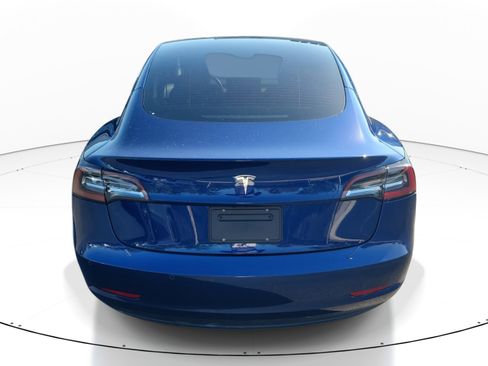Used 2021 Tesla Model 3 Standard Range Plus image 5