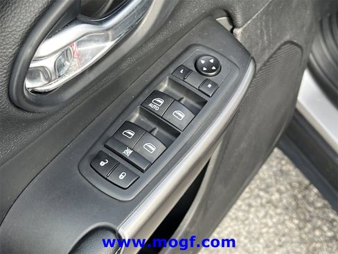 Used 2020 Jeep Cherokee Latitude image 17