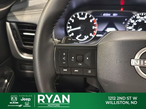Used 2025 Nissan Rogue SV AWD/4WD image 27