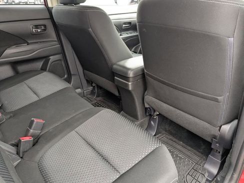 Used 2016 Mitsubishi Outlander SE image 15