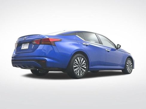Used 2025 Nissan Altima 2.5 SV FWD image 40