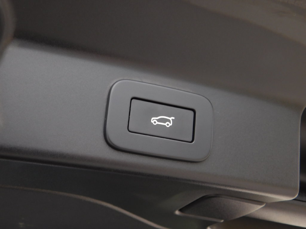 Used 2023 Jaguar F-PACE S AWD/4WD image 11