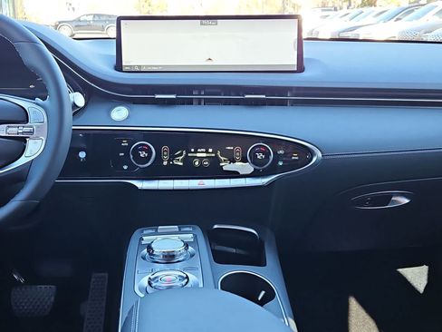 Certified 2025 Genesis GV70 2.5T w/ Select Package AWD/4WD image 20