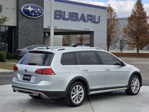 Used 2017 Volkswagen Golf Alltrack SE image 5