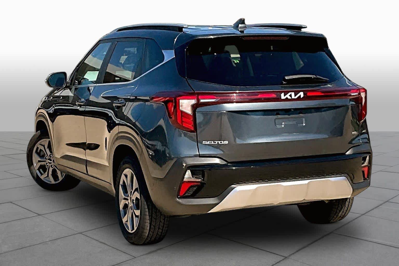 Used 2024 Kia Seltos S AWD/4WD image 11