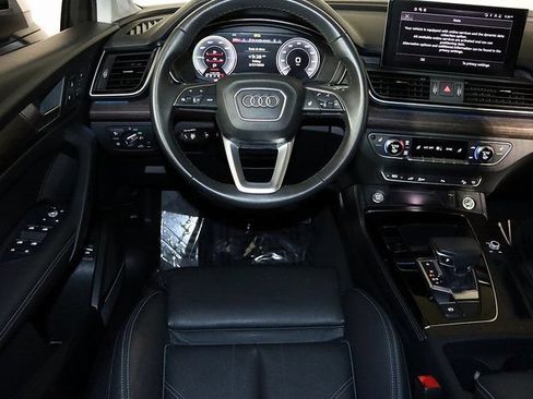 Used 2025 Audi Q5 e Premium Plus w/ Premium Plus Package AWD/4WD image 3