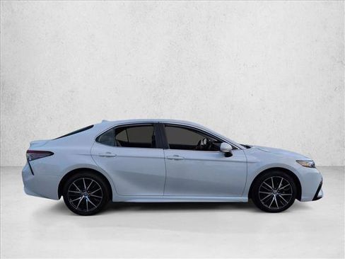 Used 2023 Toyota Camry SE FWD image 4