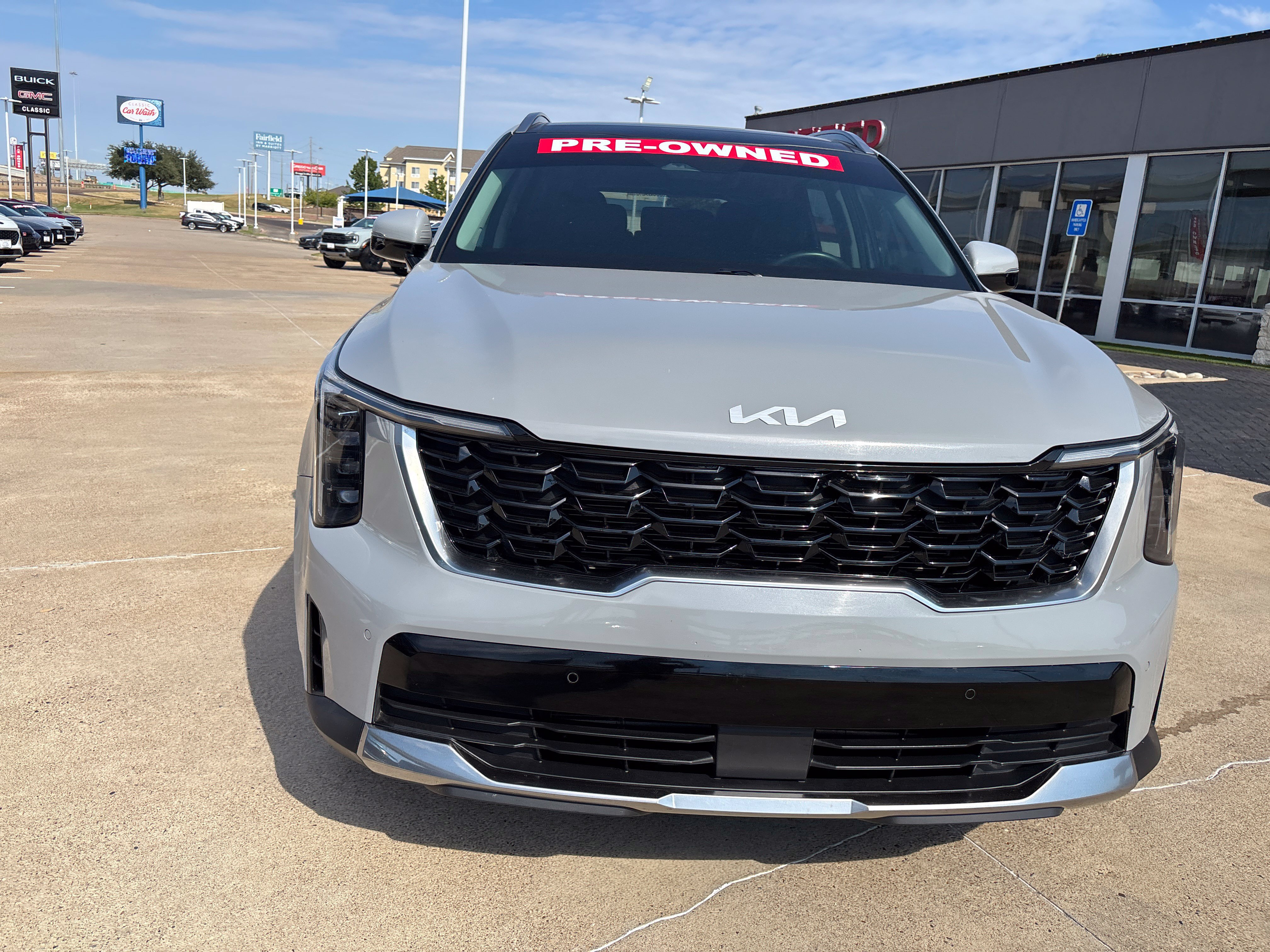 Used 2024 Kia Sorento S w/ Panoramic Sunroof Package FWD image 2