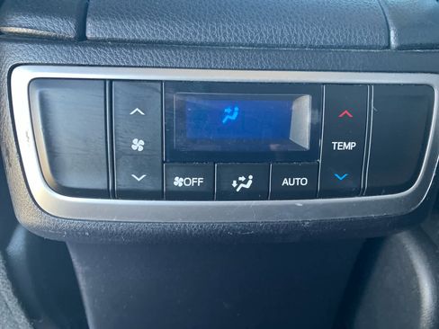 Used 2017 Toyota Highlander SE image 33