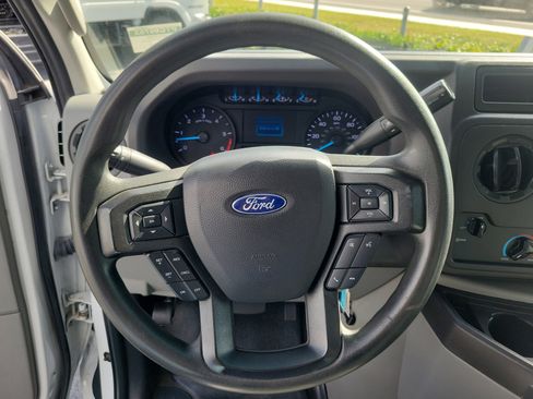 Used 2022 Ford E-350 and Econoline 350 Super Duty image 13